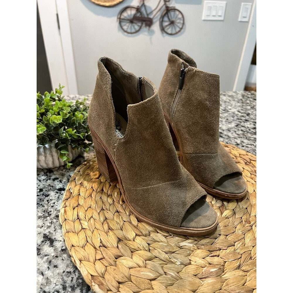 Vince camuto Kathleen heeled bootie size 6.5M